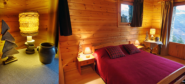 La chambre parentale avec vue plongeante sur la vallée de la tarentaise